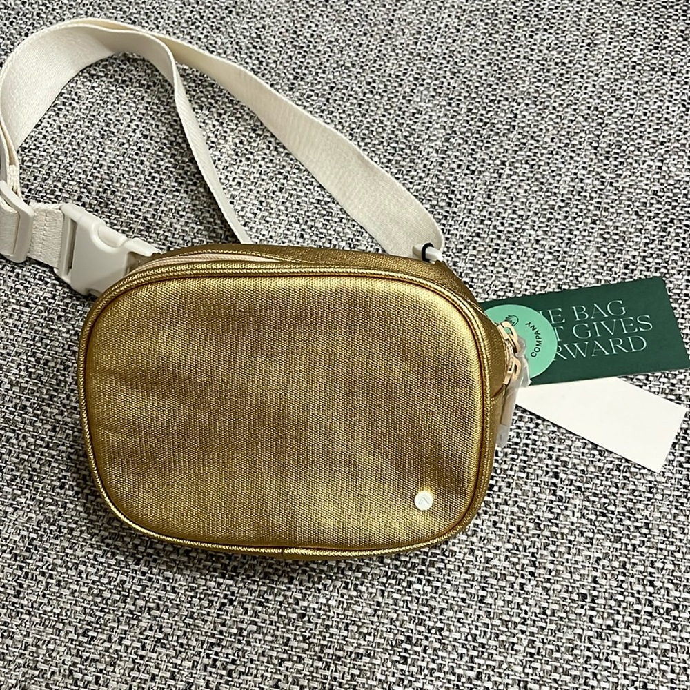 Metallic Bennett Fanny Pack Long Gold